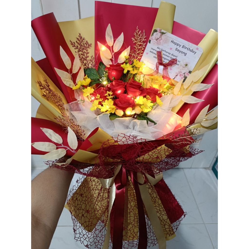 

BUKET BUNGA / BUKET ULTAH / BUKET WISUDA / BUKET LAMPU / BUKET VALENTINE / GIFT / HAMPERS / KADO / BUKET ANNIVERSARY