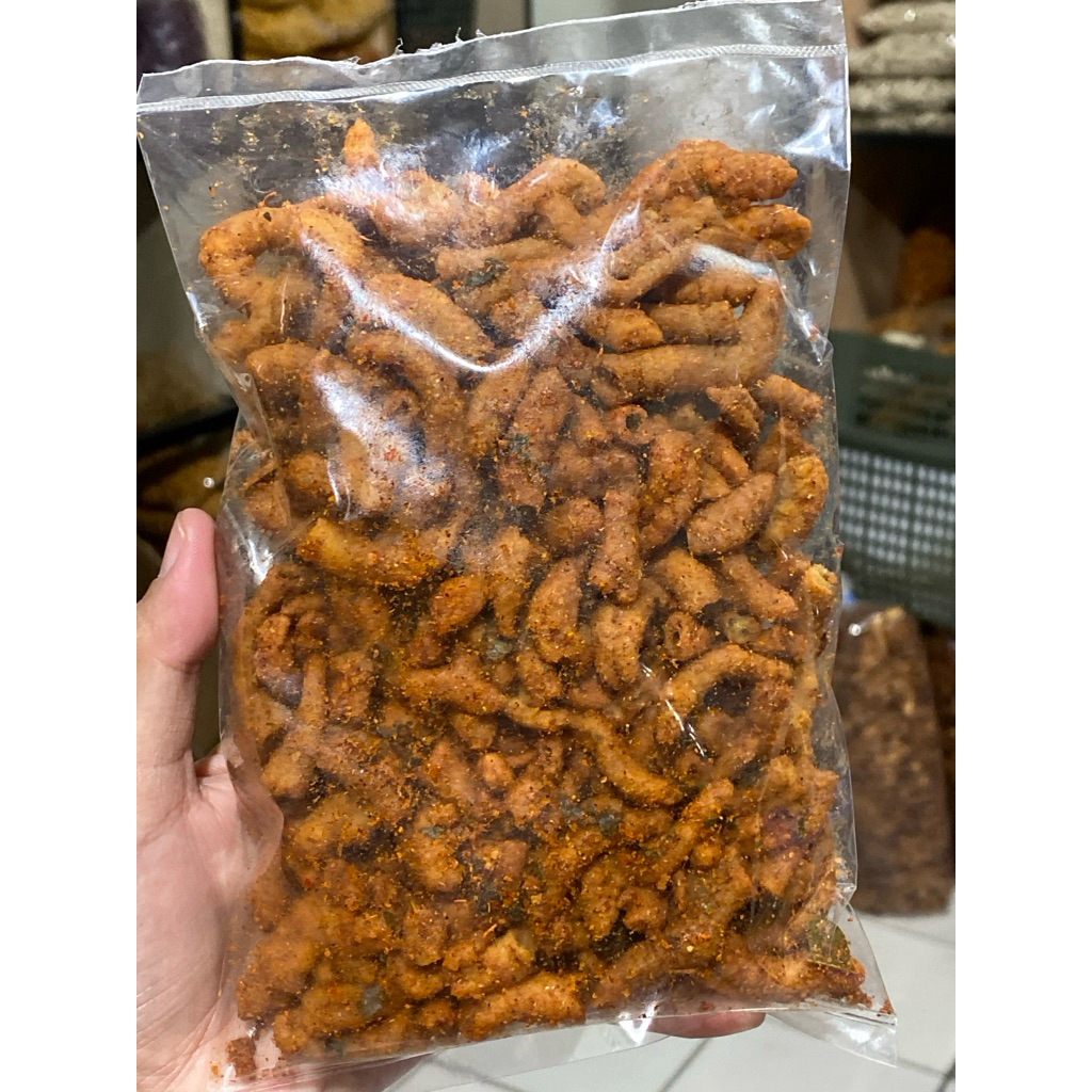 

USUS AYAM CRISPY HALAL 250gr DAUN JERUK BANYAK RASA KERIPIK USUS / Kripik usus pedas daun jeruk 250 GR TERLARIS