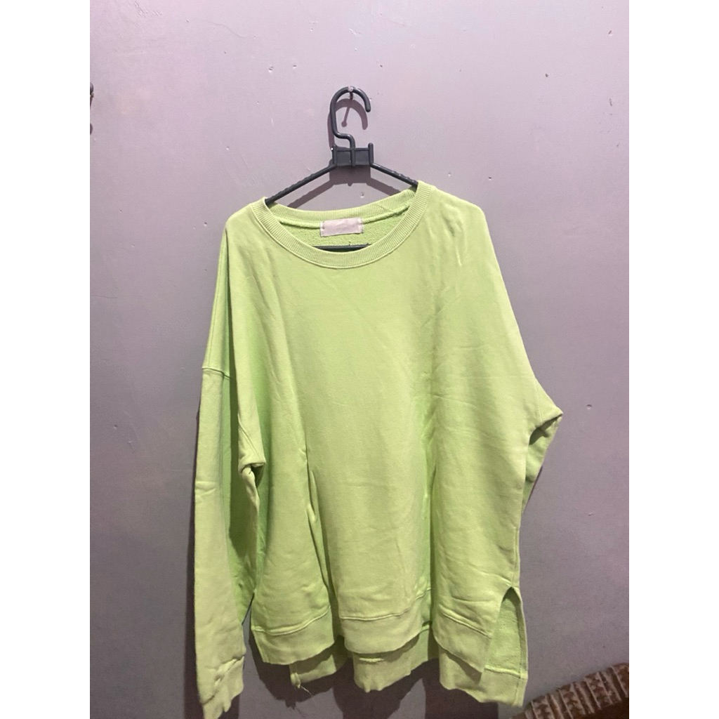 PRELOVED SWEATER HIJAU NEON