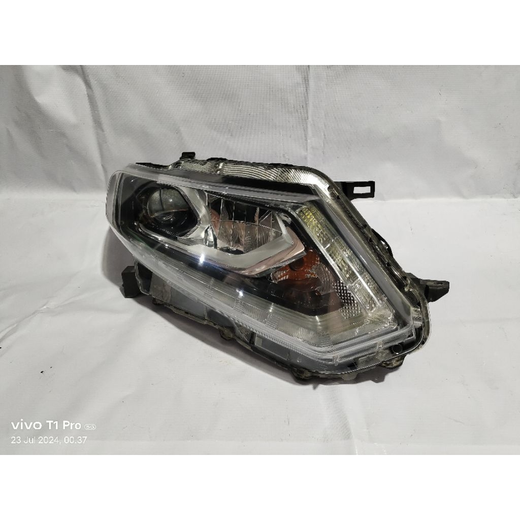 Lampu depan headlamp Nissan Xtrail t32