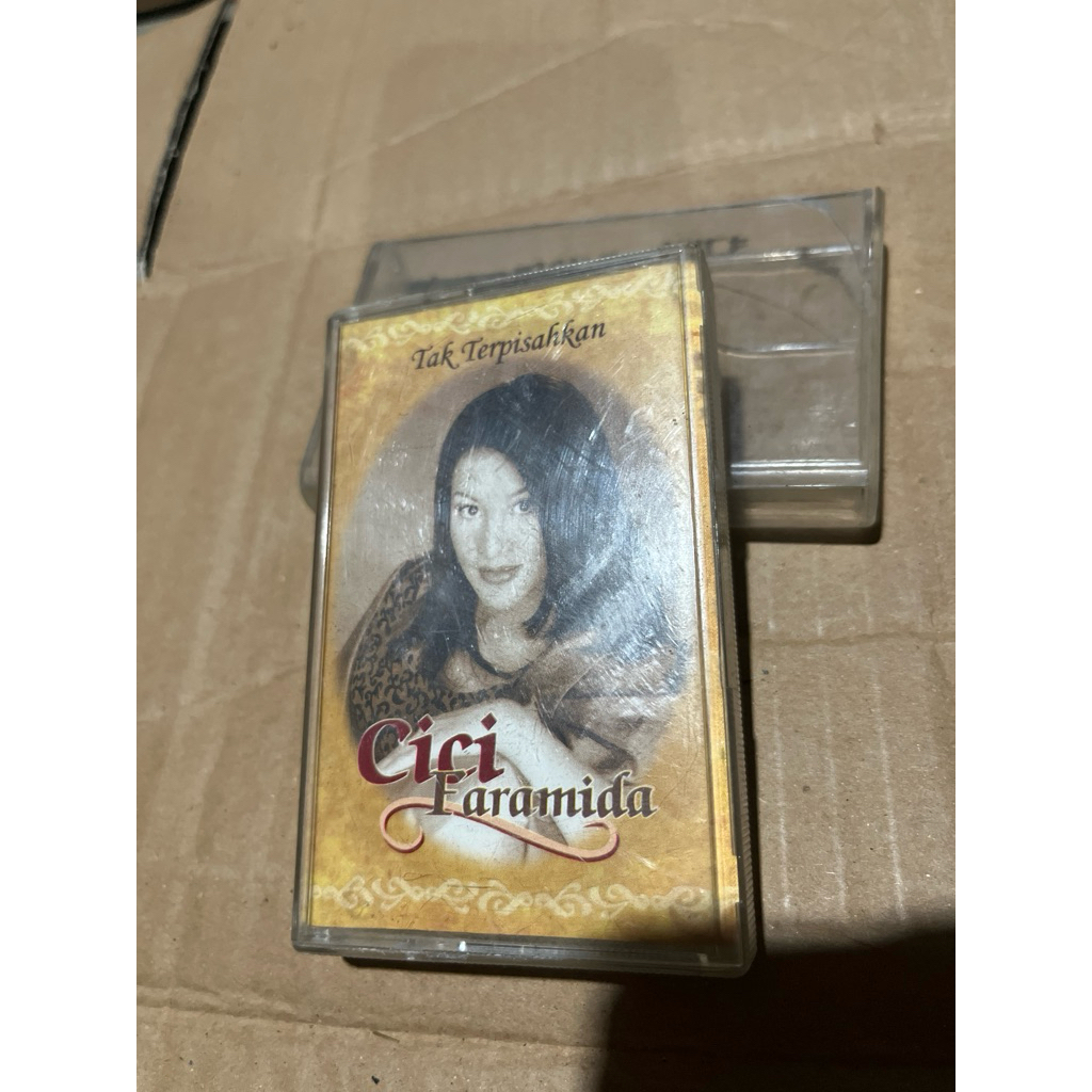 kaset pita cici paramida tak terpisahkan