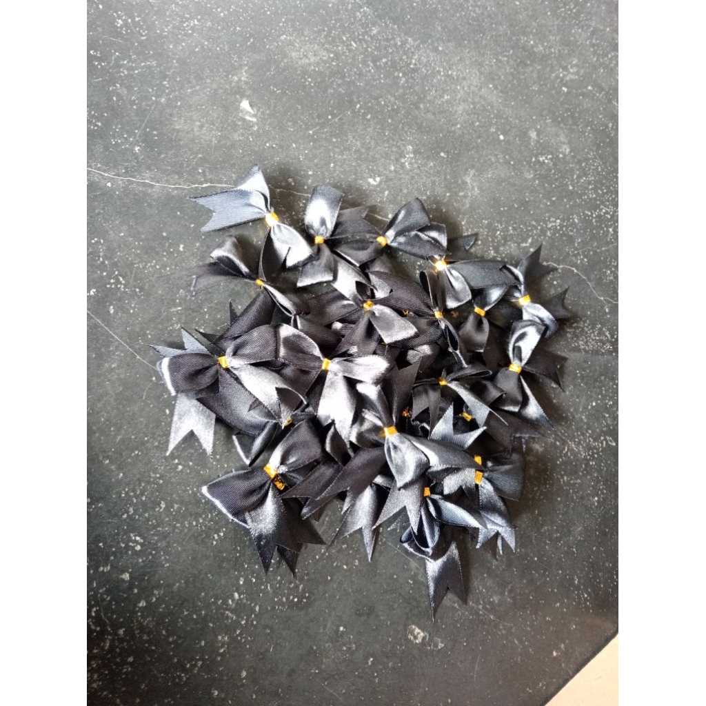 

pita satin souvenir ukuran 2 cm hitam 100 pcs siap pakai murah