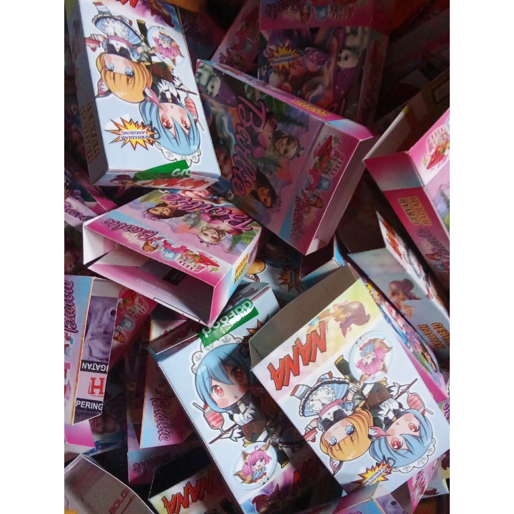 

kotak kado berhadiah 50 pcs isi aneka macam hadiah