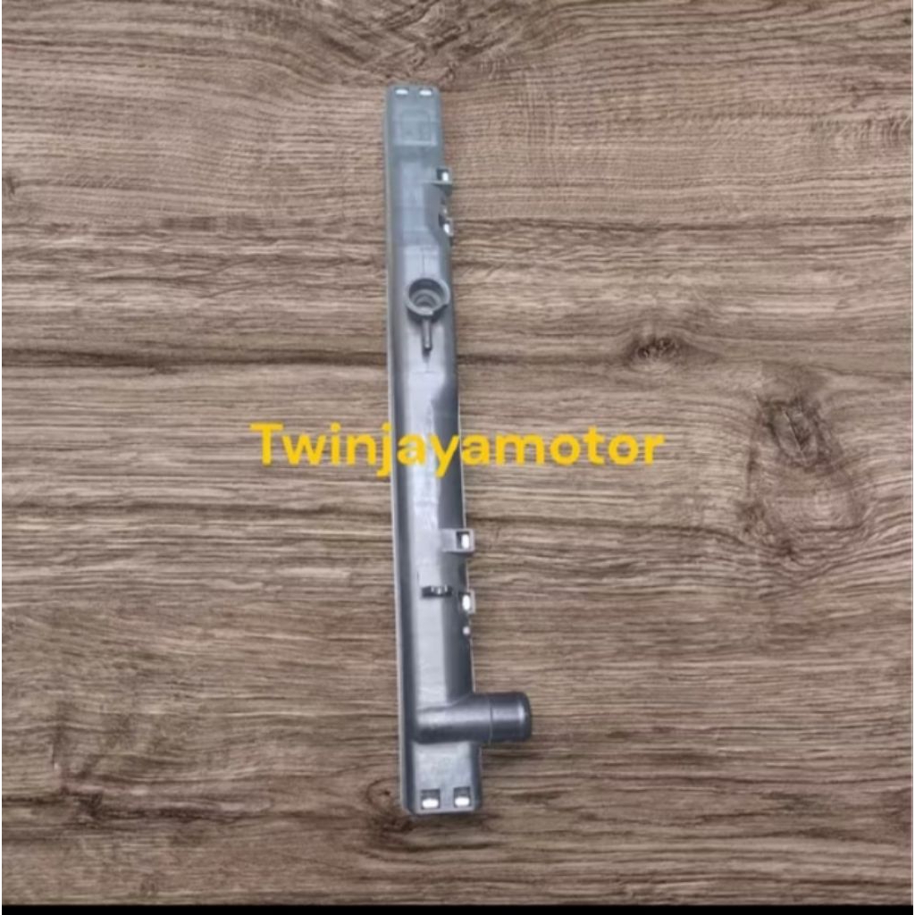 UPPER TANK RADIATOR LAND CRUISER VX100 diesel