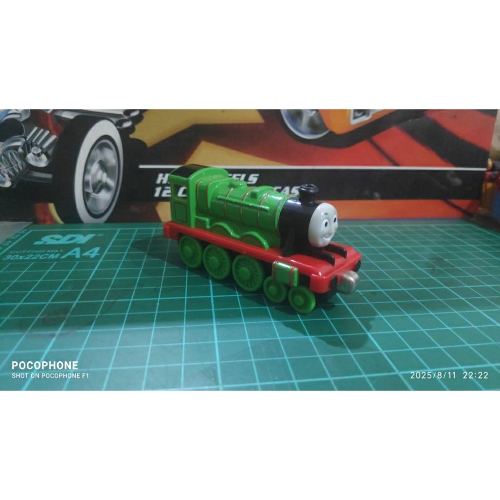 Thomas & Friends Take n Play Henry Train Tank Engine Diecast Learning Curve 2002