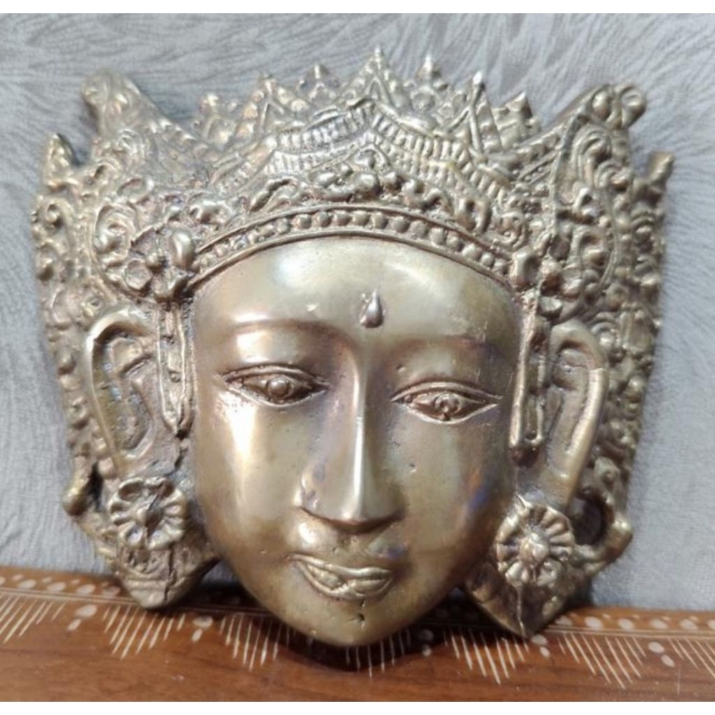 Pajangan Antik Topeng Wajah Gadis Bali Vintage kuningan tua tebal 12cm