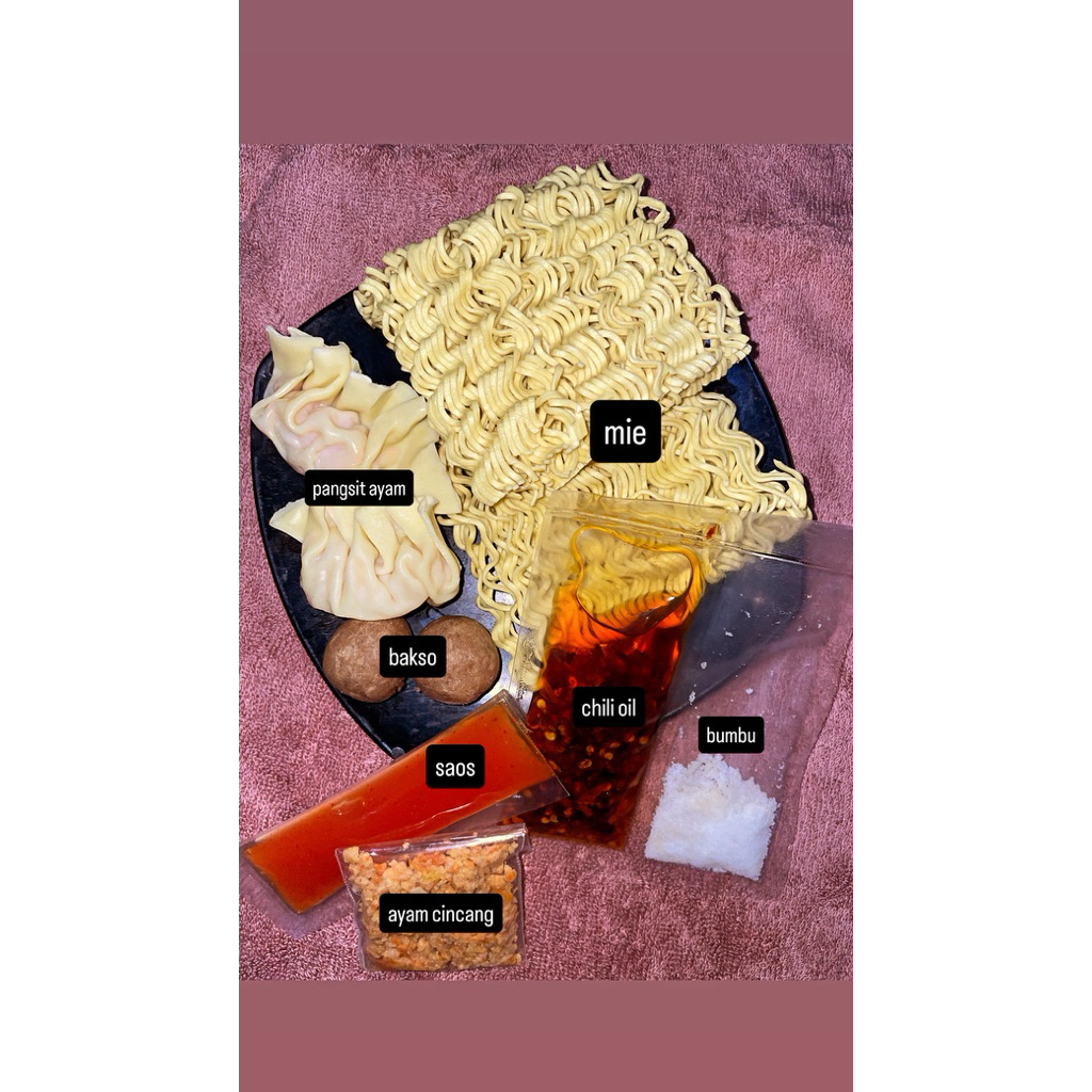 

MIE CHILI OIL-TOPING PANGSIT AYAM DAN BAKSO