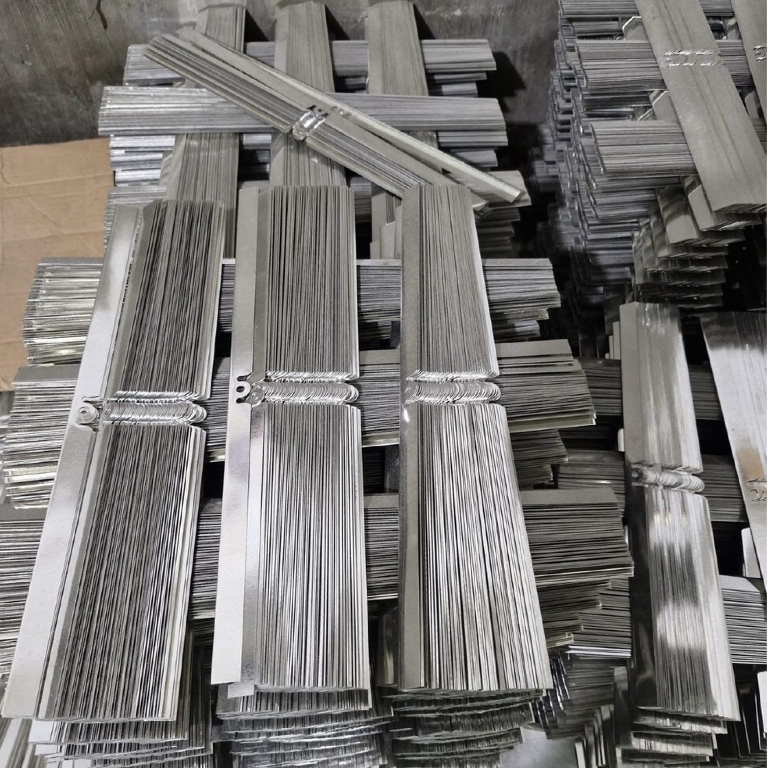 

100pcs Klem seng kalender 32 cm, stok baru tidak berkarat termurah.