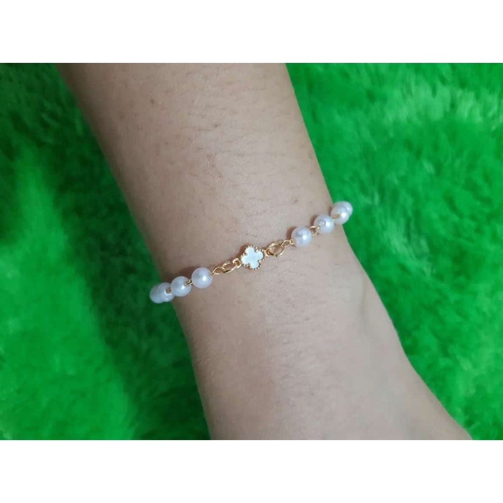 Gelang Tali Mutiara variasi bunga vanclief putih 0,2gram Semar Nusantara