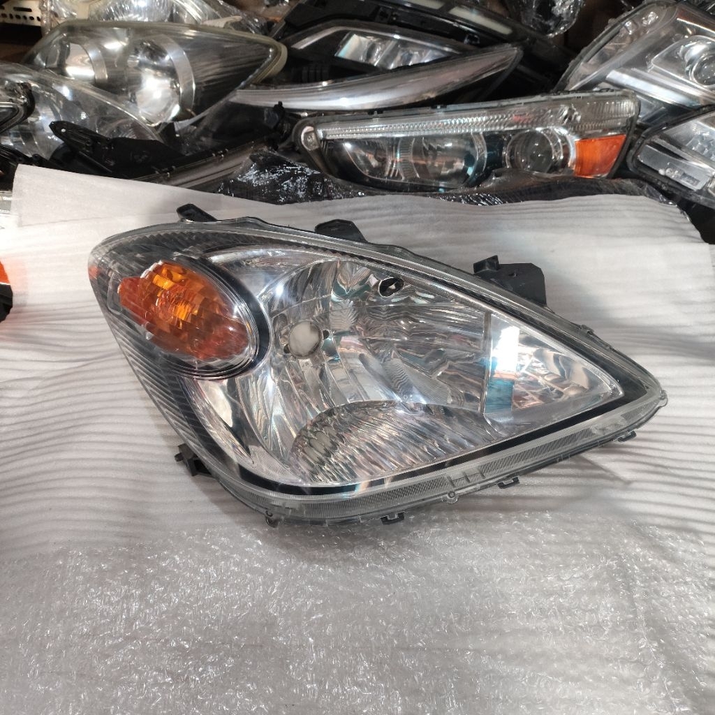 Headlamp Lampu Depan Avanza vvti 2006 2007 2008 2009 2010 original