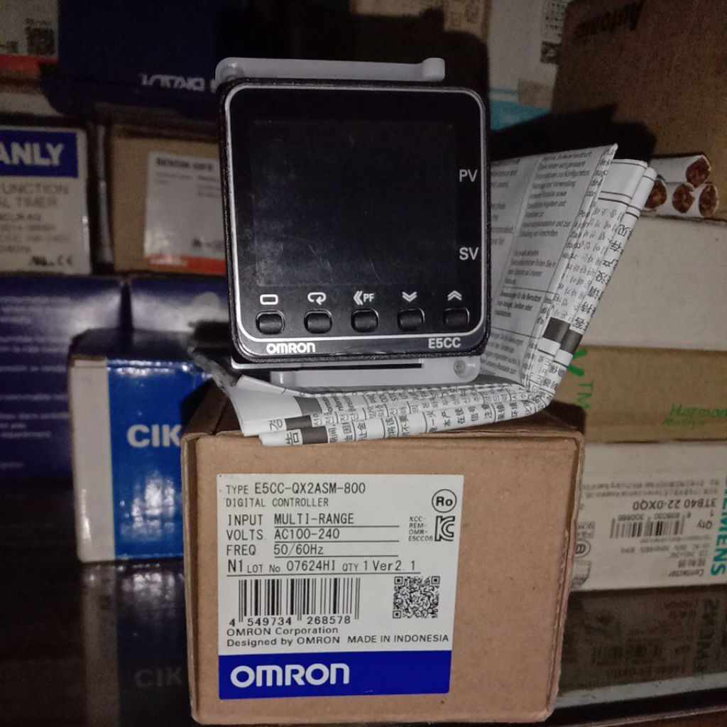 OMRON E5CC-QX2ASM-800 TEMPERATURE CONTROLLER