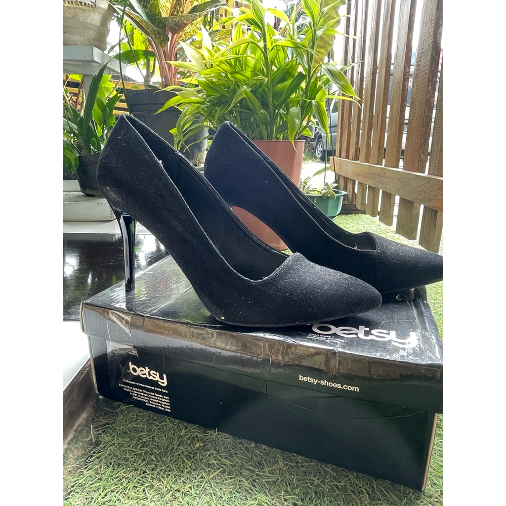 heels hitam betsy size 39 stiletto no minus
