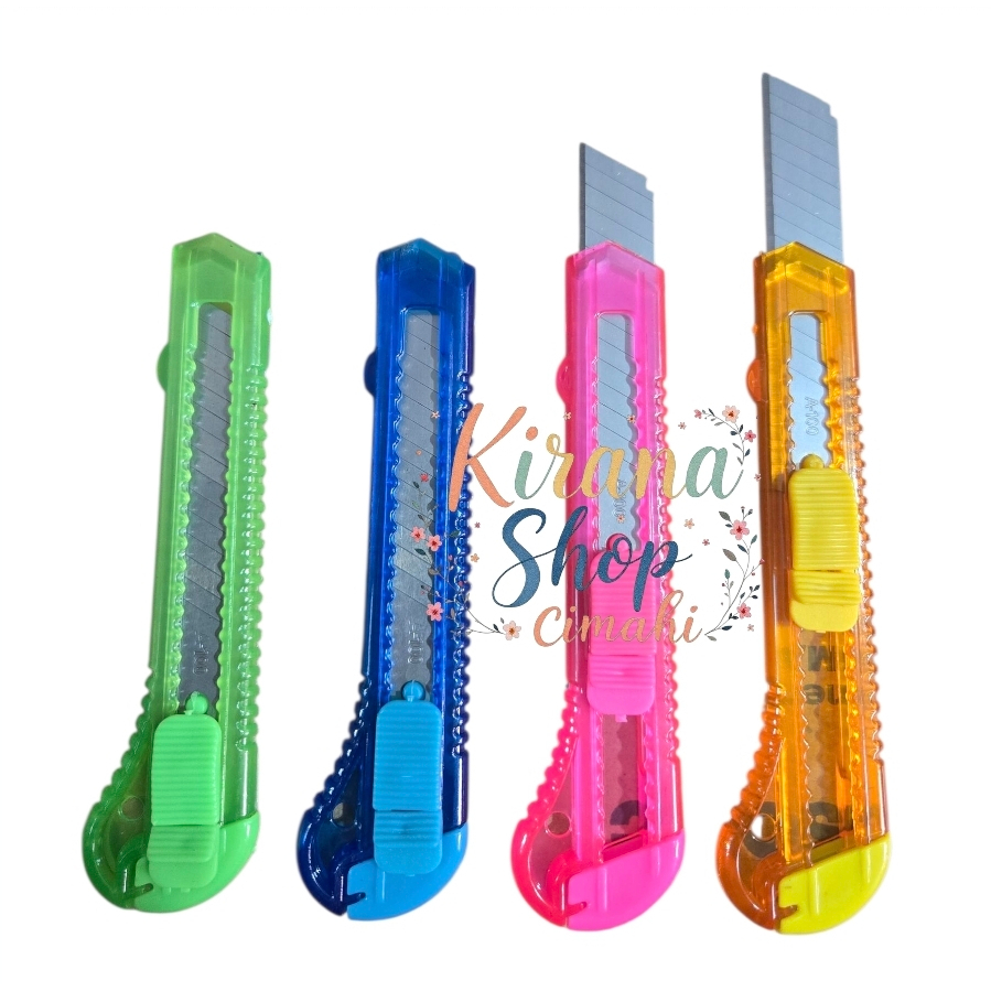 

PISAU CUTTER MENKO 4 PCS Ukuran Sedang / pisau kater 4 pcs random