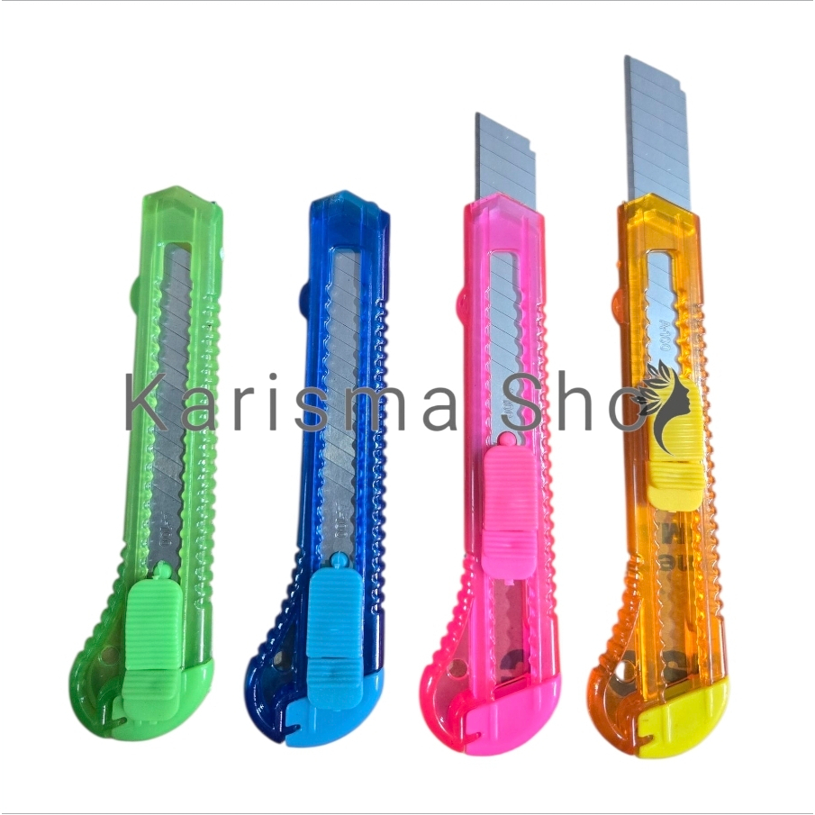 

PISAU CUTTER MENKO 4 PCS UKURAN Sedang / random grosir kater