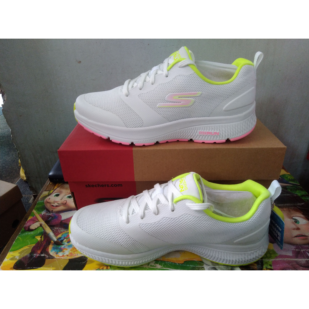 Skechers Go Run Consistent Fearsome White Original