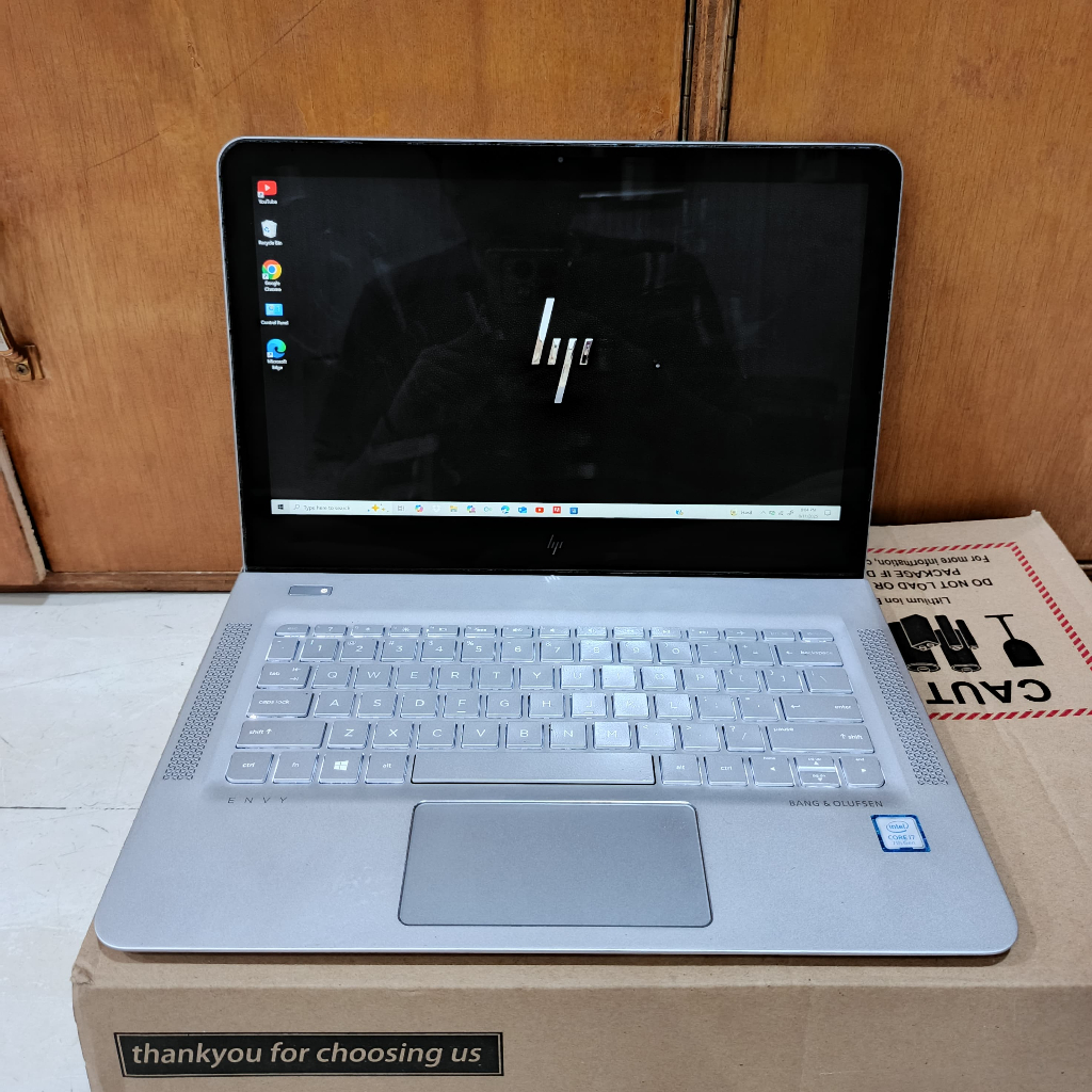 READY STOCK Laptop Seri Langka HP Envy 13 - AB067CL, Core i7-7500U, : Intel Hd Graphics 620 ,Ram 8 G