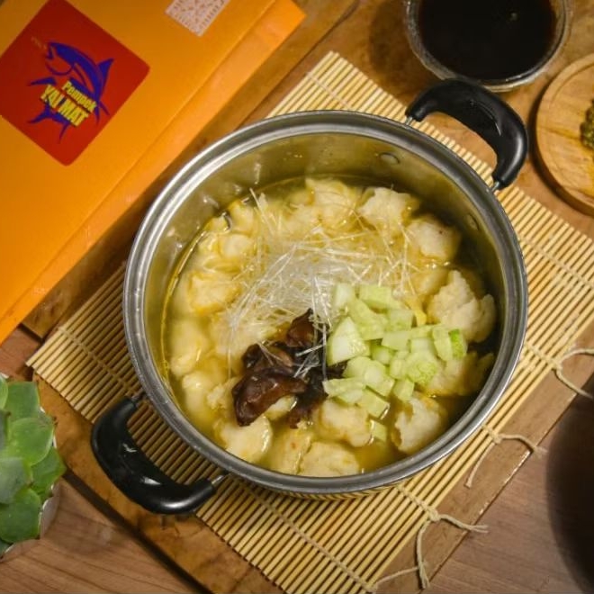 

Pempek YAI MAT! Tekwan + Sambel Ijo Khas Palembang, Full Ikan Tenggiri, Tanpa Pengenyal, Frozen & Vakum