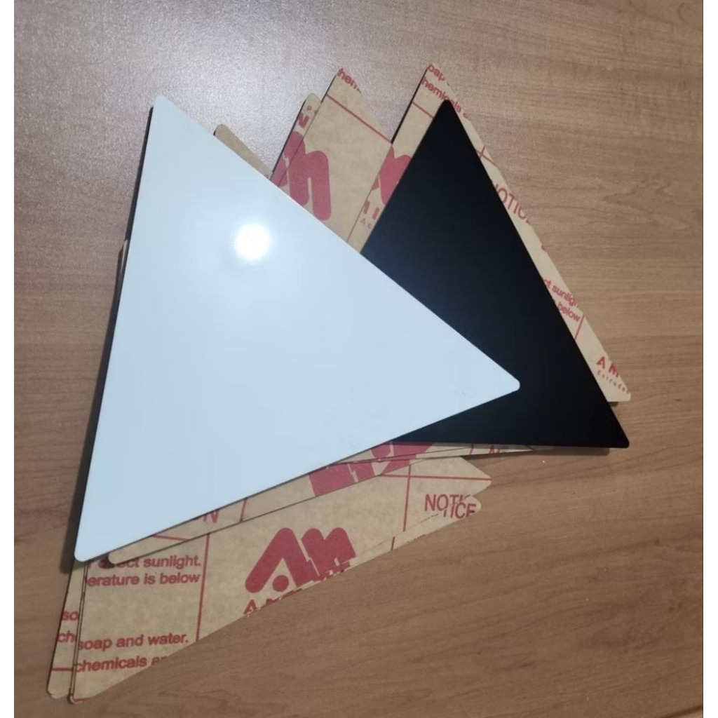 

Lembaran Akrilik Model Segitiga Tebel 2mm Akrilik Segitiga Custom