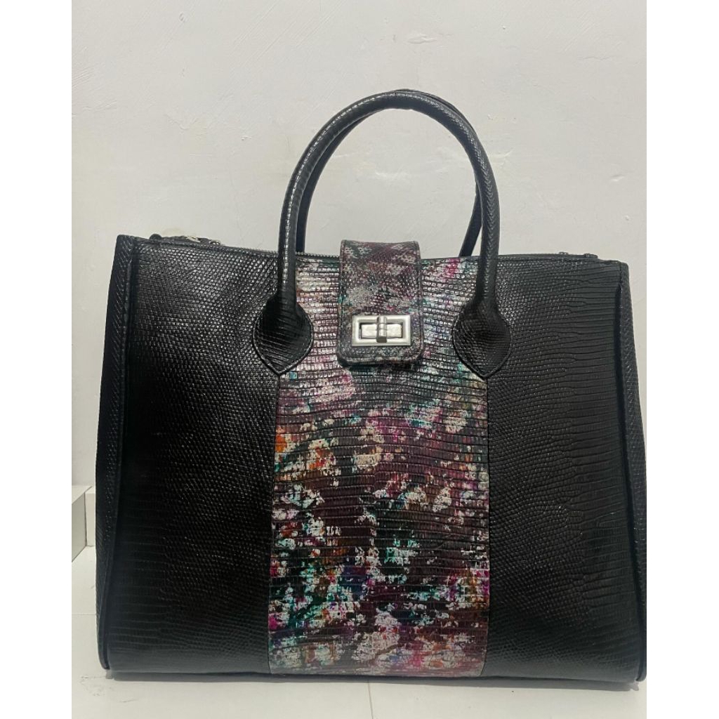 Tas webe