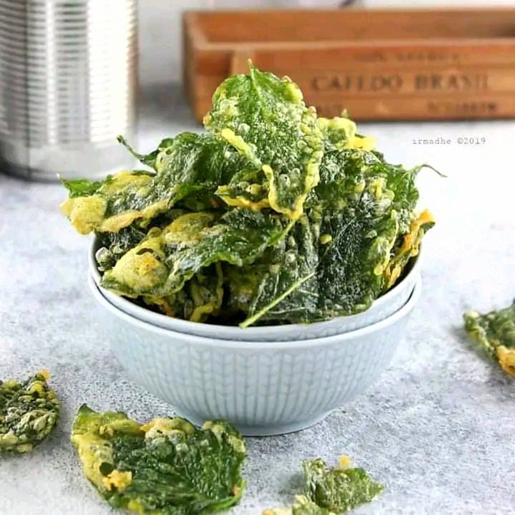 

Kripik Daun Bayam Crispy 250gram