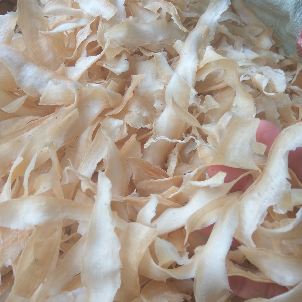 

Cemilan jadul Keripik singkong Manggleng siap goreng berat 1kg.