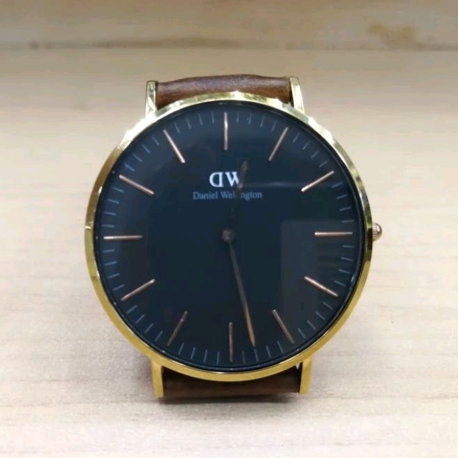 jam tangan DW Gold quartz