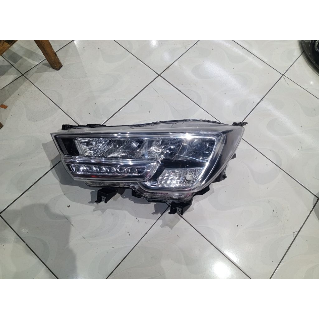 headlamp Suzuki XL7 original. lampu depan XL7 original