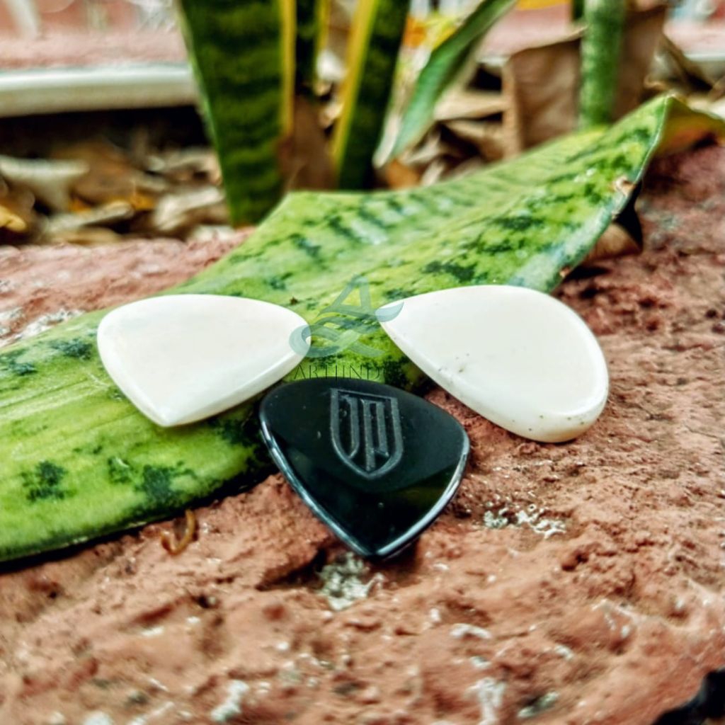 BONE GUITAR PICK Handmade - Base on size Jim Dunlop John Petrucci signature Jazz III guitar pick