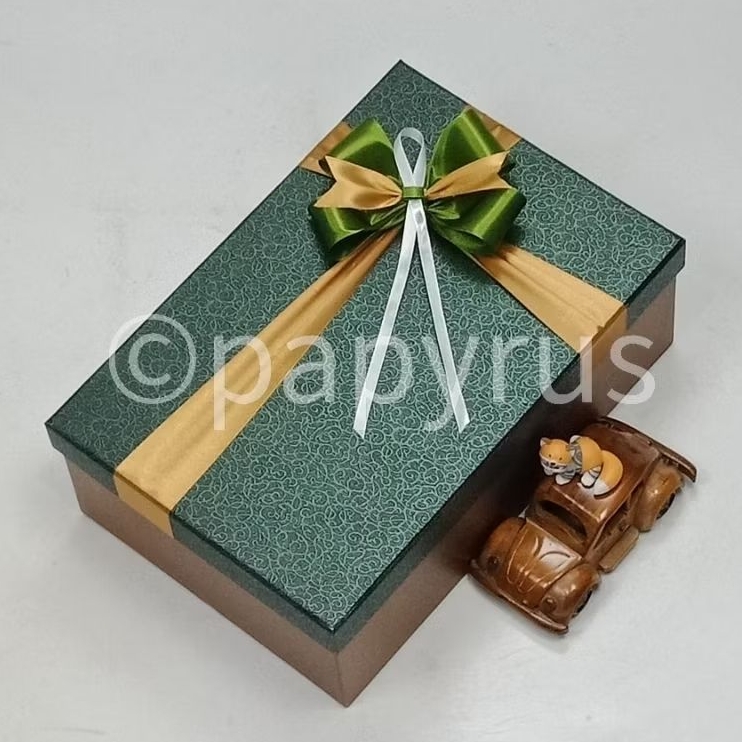 

PAPYRUS Kombinasi 20x30 Tinggi 10cm Kotak Kado Gift Box Hardbox Hampers Hadiah V2