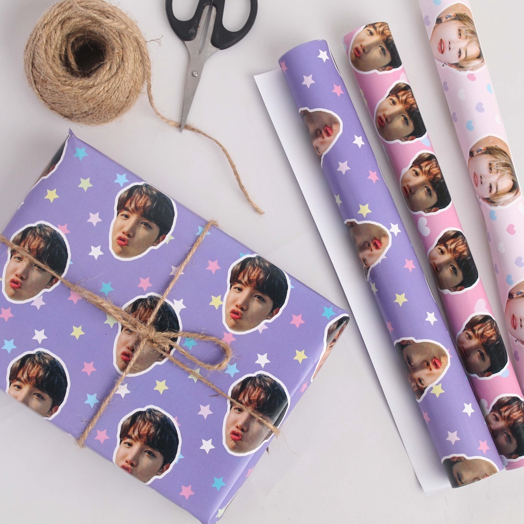 

CETAK KERTAS KADO CUSTOM DESAIN FOTO GIFT WRAPPING | Bungkus Kertas Kado Motif Pattern Wajah Lucu | Balikpapan Samarinda Penajam IKN