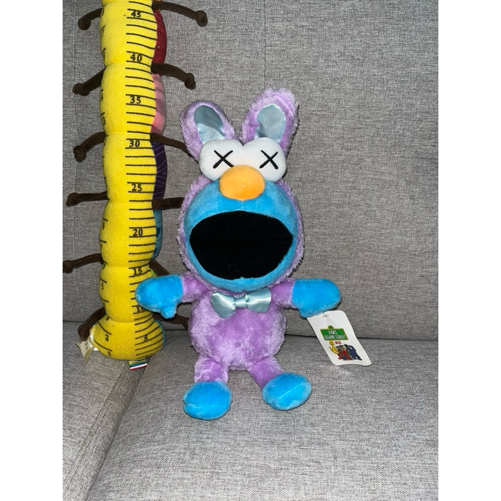 Boneka kaws sesame street kostum boneka mata silang