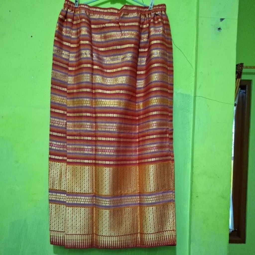 Preloved Rok Bahan Songket