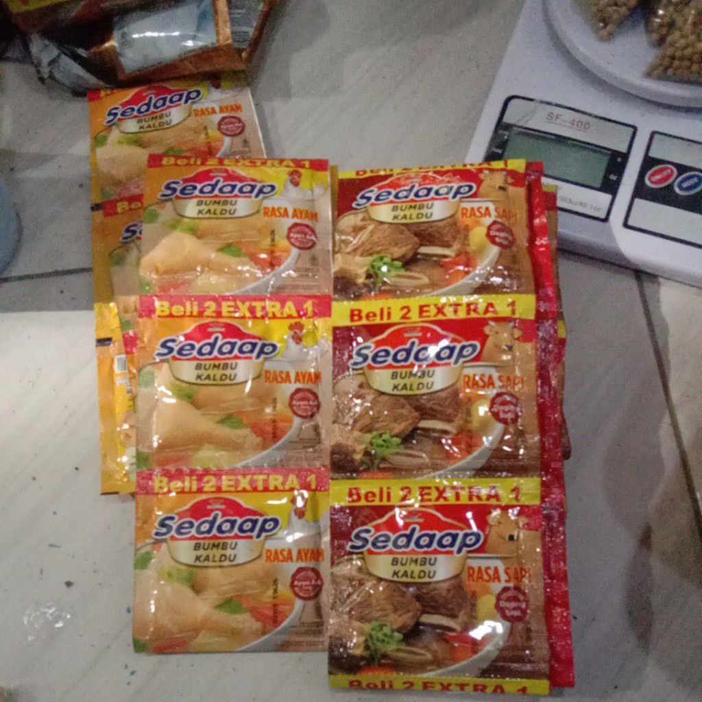 

sedap bumbu kaldu rasa ayam dan sapi 1 renceng isi 18 pcs