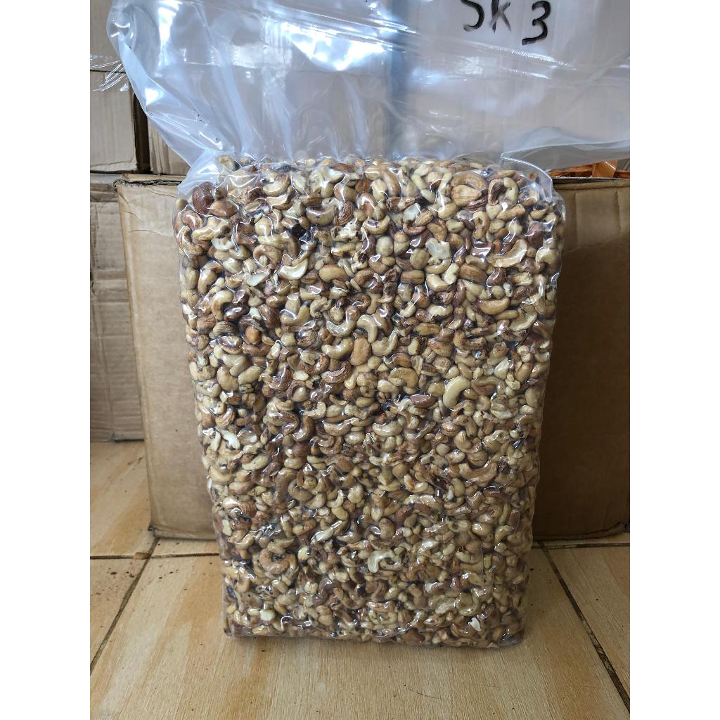 

Kacang Mede Mentah Utuh SK 3 - 100kg