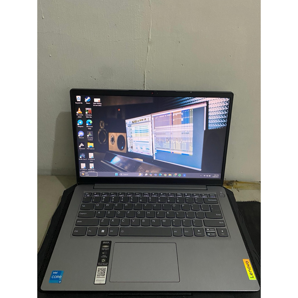 Laptop bekas malang Lenovo ideapad slim 3 intel i3