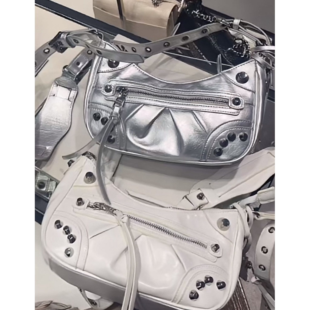 Preloved BGlowing Steve Madden Silver Ori Store Resmi Indonesia - Tas Steve Madden Bglowing Like New