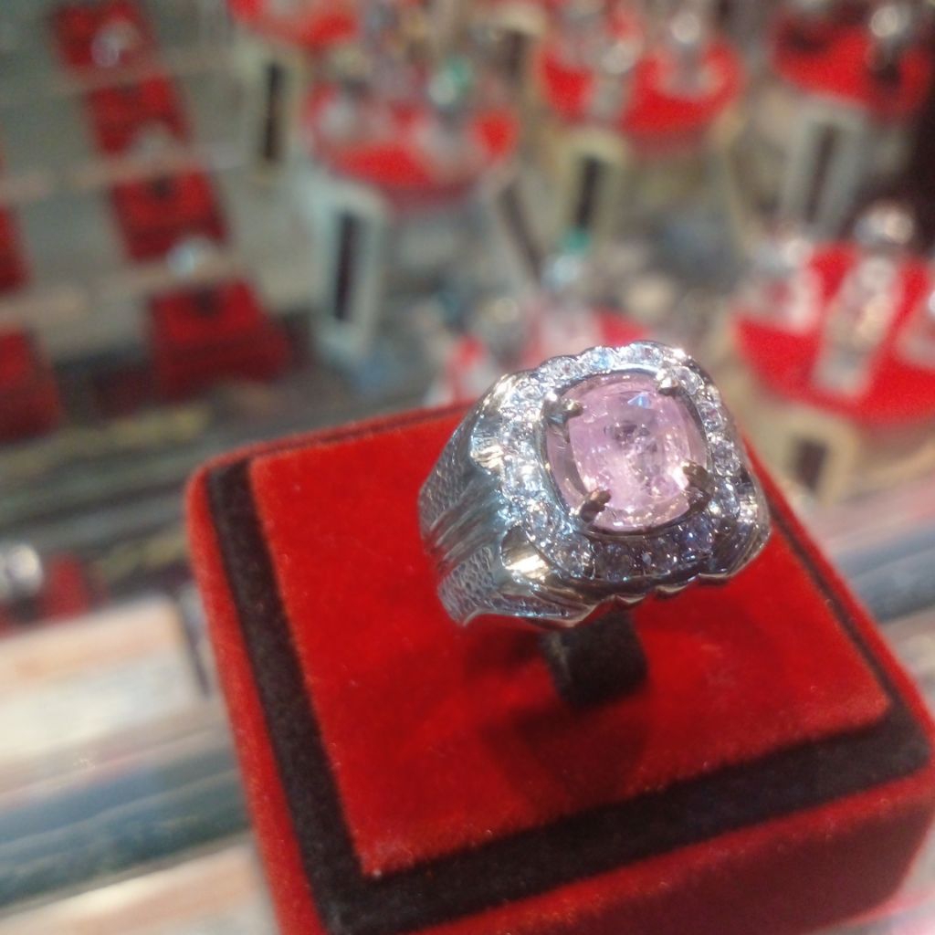 Natural pink sapphire