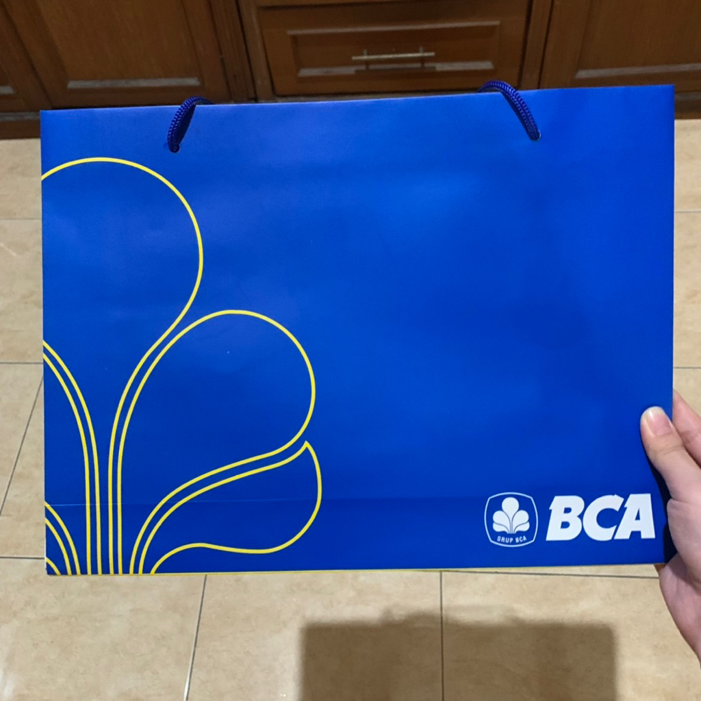 

Kantong kertas paper bag biru BCA