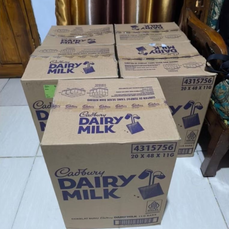 

Cadbury Dairy Milk 11 Gram ( 1 Dus ) Coklat Kekinian Cadbury Promo