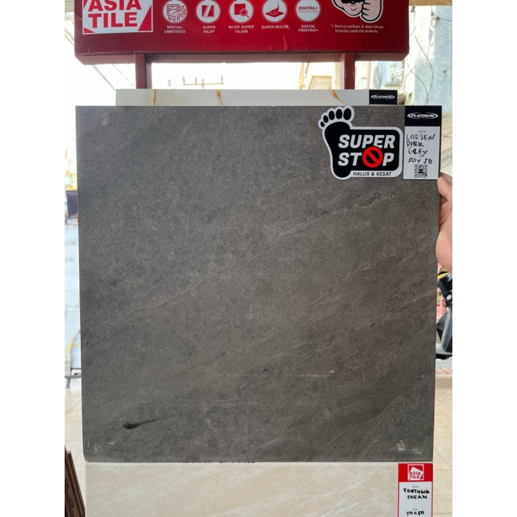 keramik platinum cutting 50x50 slip stop