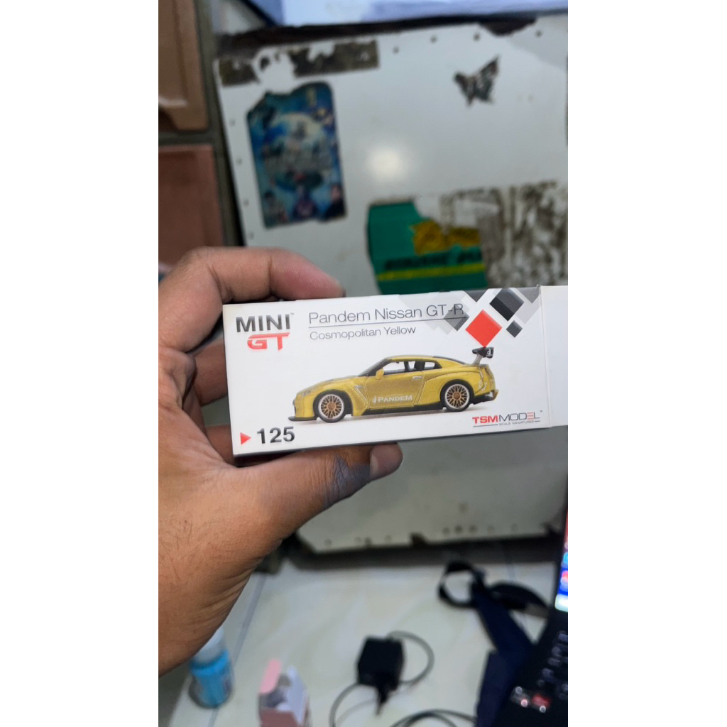 Mini gt Pandem Nissan GT-R R35 Cosmopolitan Yellow