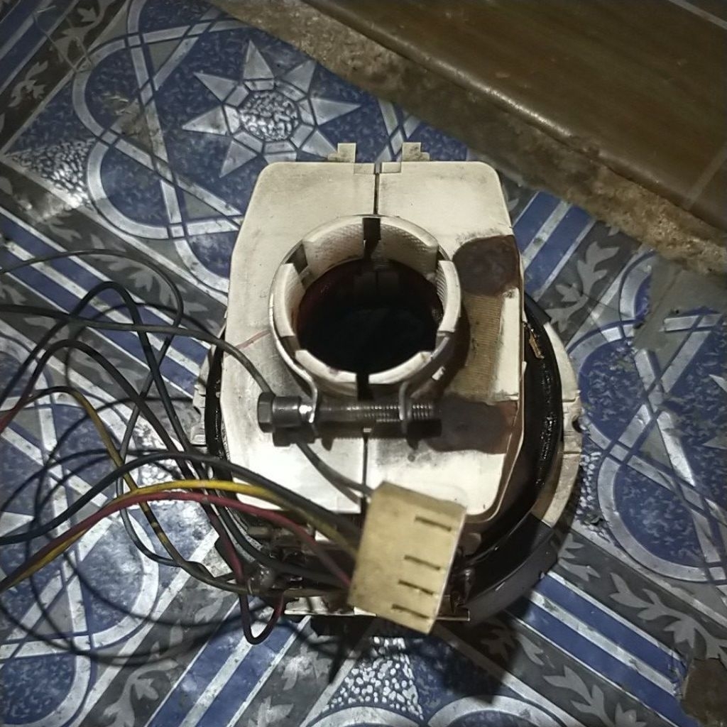 yoke tv tabung cembung 21 inc