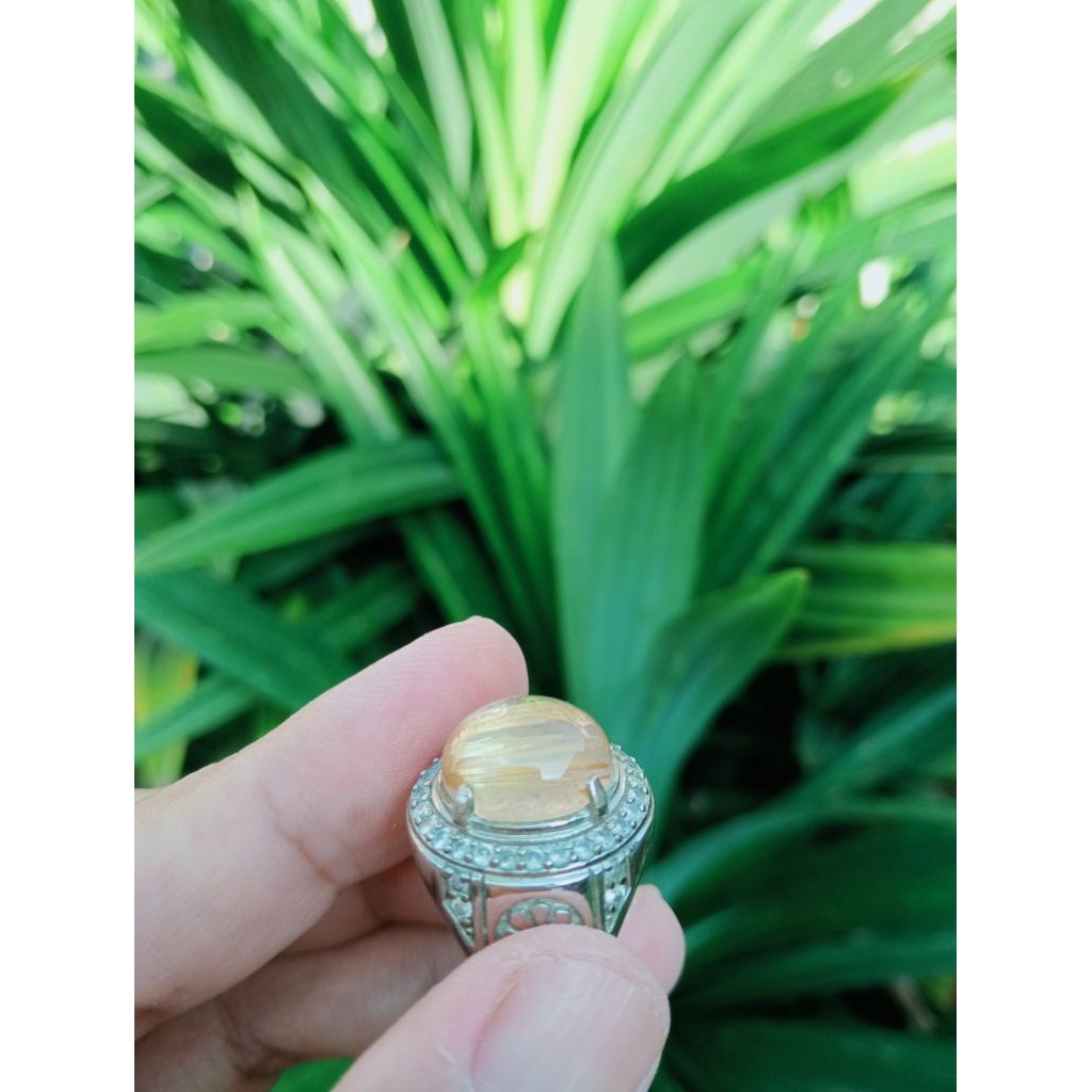 Batu Cendana Rambut Emas