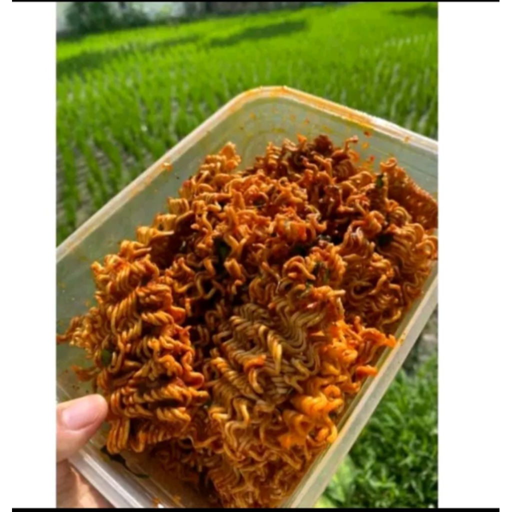 

Seblak mie kering/mie kremes pedas daun jeruk 1kg