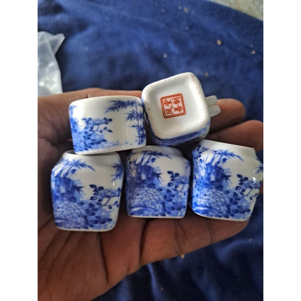 cepuk keramik kotak kecil untuk burung kecil