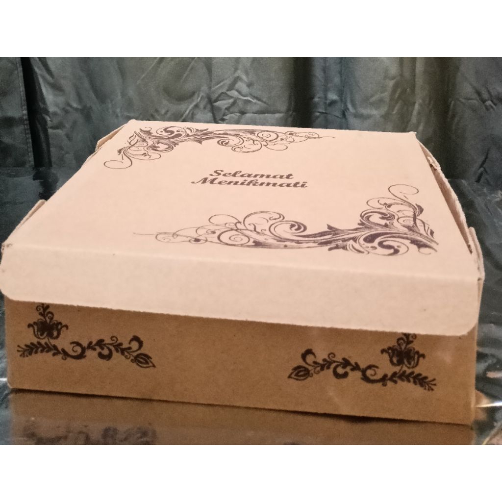 

(1pc)Dus nasi kotak kraft tebal motif Uk.22x22cm/Dus nasi kotak R10B