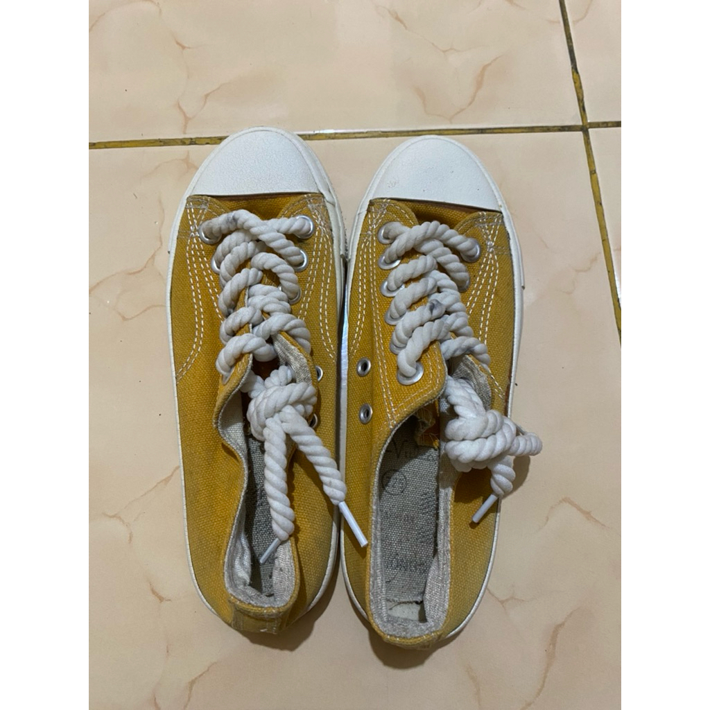 Preloved Sepatu Tali Wanita / Sepatu Tali Wanita