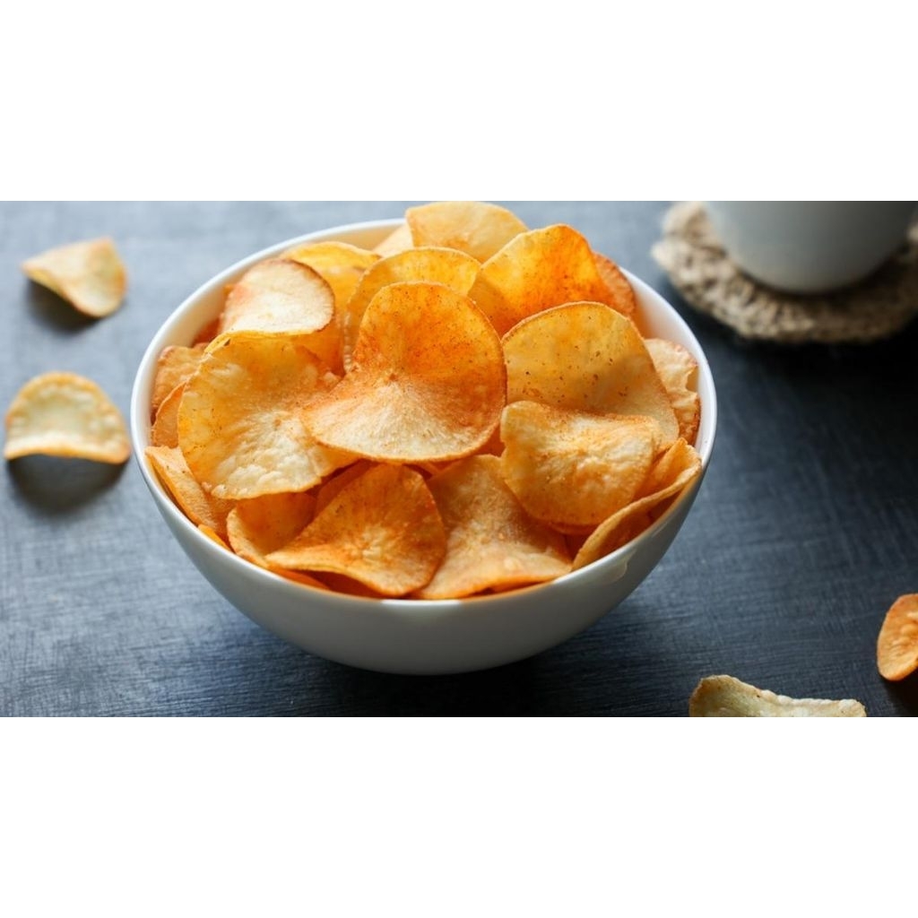 

KERIPIK SINGKONG gurih renyah perbungkus plastik ukuran 17x30 (130 g - 150 g )