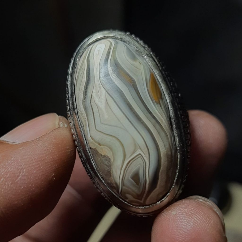 Batu akik kantong semar putih suci