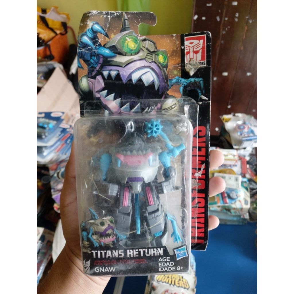 Transformers Titans Return – Gnaw (Legends Class)